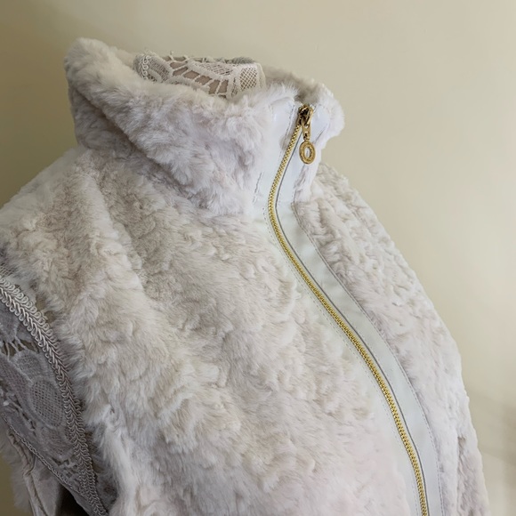 Andrew Marc faux fur leather sides vest cream sz M - Picture 3 of 8